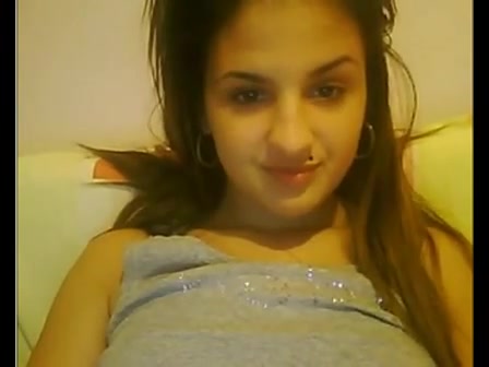 18 years old girl flash tits on the cam