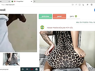 Hot young lady getting milk from rolls on the chat webcam – OMEGLE – COMPLETO NO RED