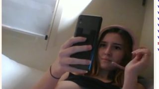 Gamer Girl Flashes Tits on Omegle