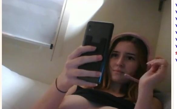 Gamer Girl Flashes Tits on Omegle