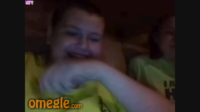 OMEGLE GAME COUSINS SHE FLASHES IN FRONT OF HIM