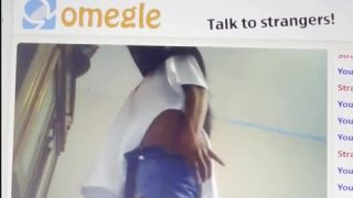 Omegle Porn – teen forgets to turn off camera