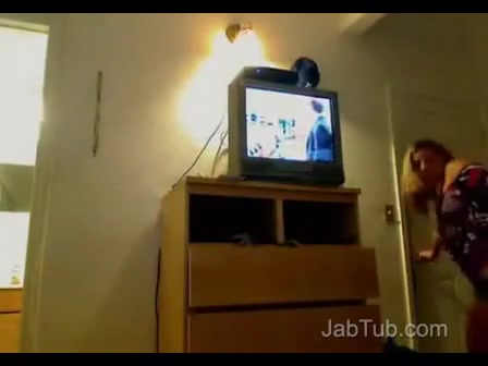 pretty amateur blonde teen masturbates and play